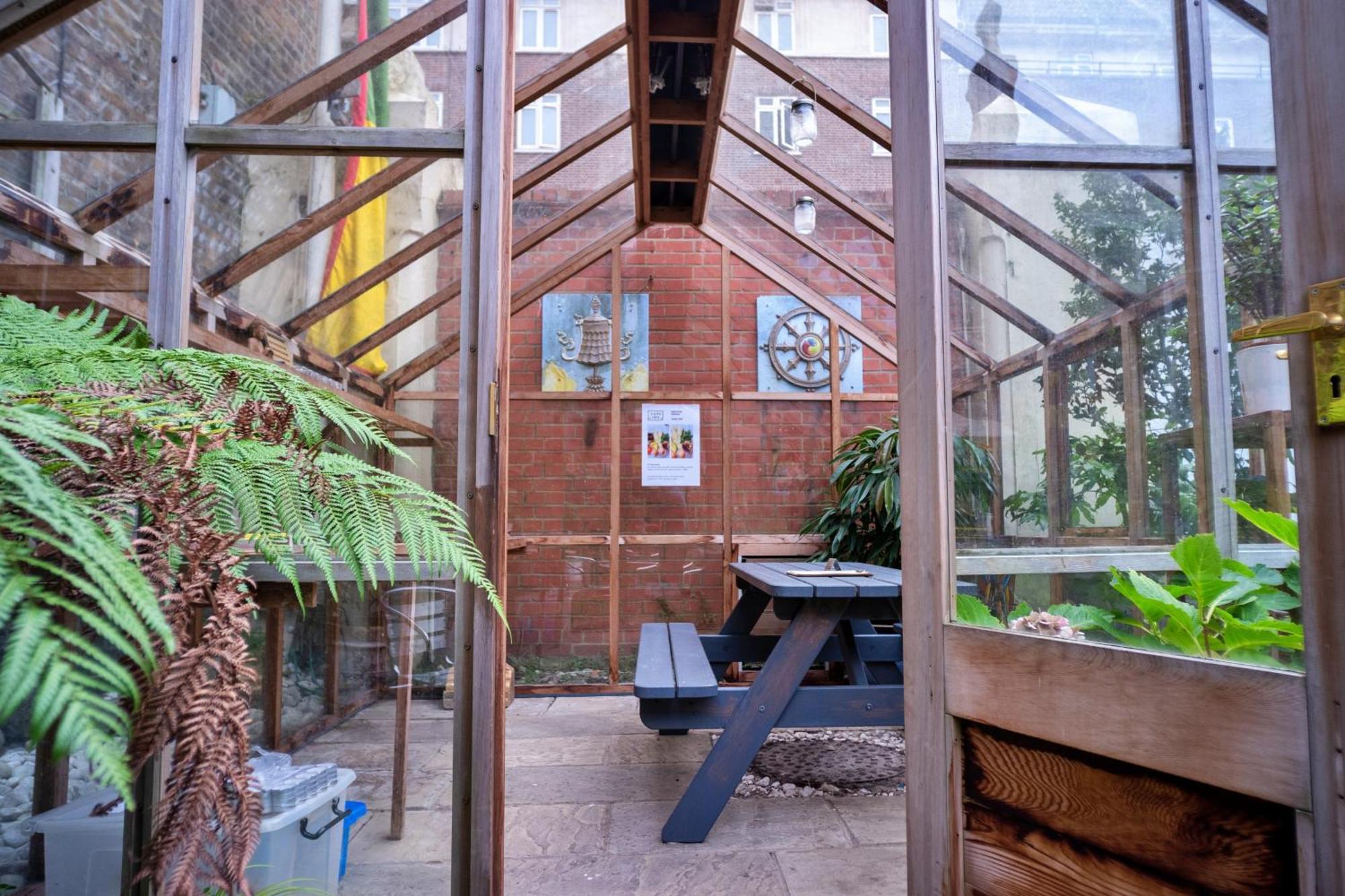 Lotus Guesthouse Лондон Экстерьер фото